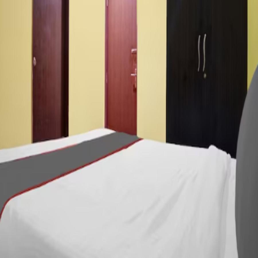 Carnival Hotel Pune Esterno foto