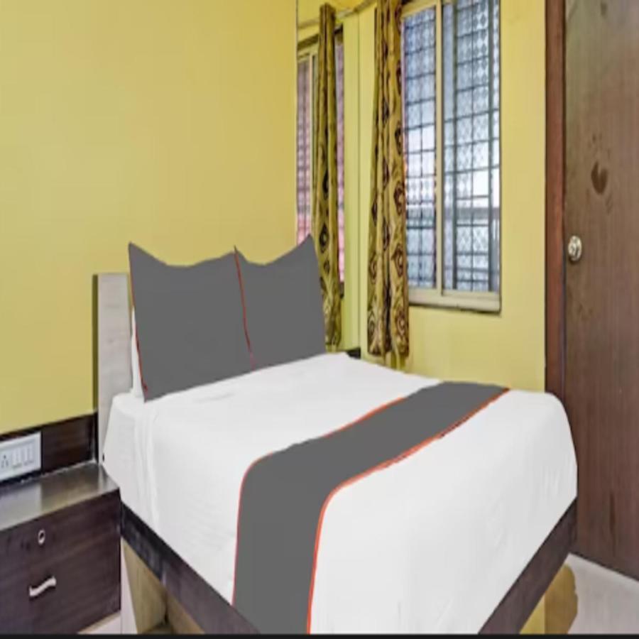 Carnival Hotel Pune Esterno foto