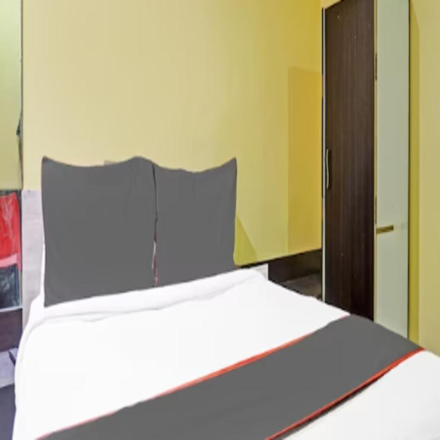 Carnival Hotel Pune Esterno foto
