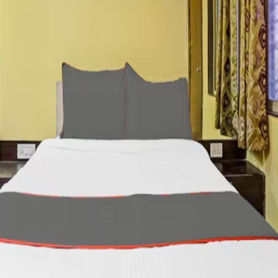 Carnival Hotel Pune Esterno foto