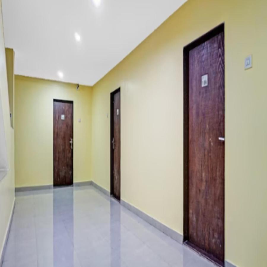 Carnival Hotel Pune Esterno foto